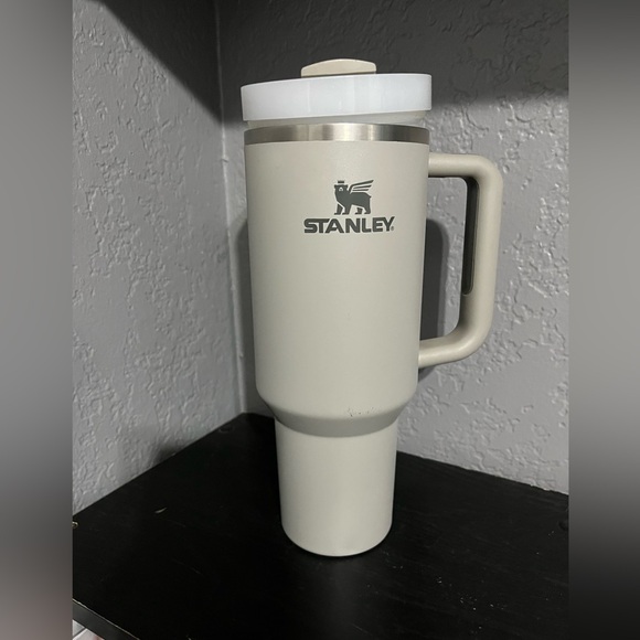 40oz Ash Stanley - Picture 2 of 4